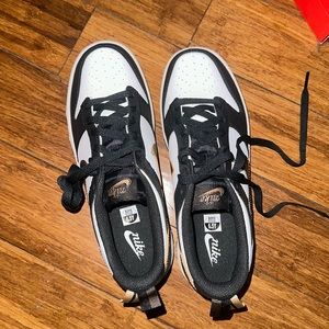 Black & white Nike dunk low SE